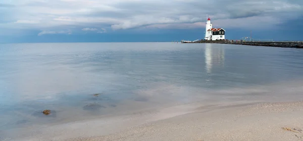 Faro Paard van Marken al atardecer, Holanda Septentrional, Países Bajos — Foto de Stock