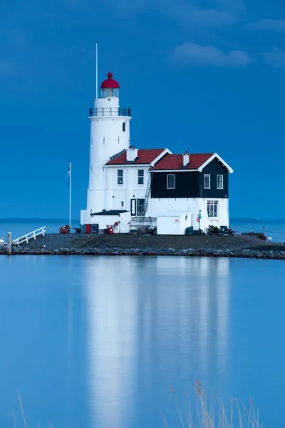 Faro Paard van Marken al atardecer, Holanda Septentrional, Países Bajos — Foto de Stock