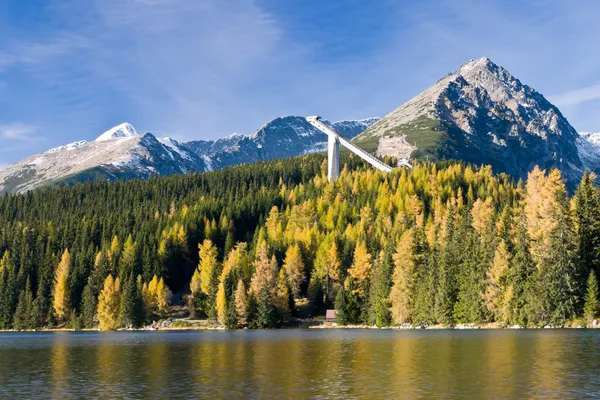 Jezero Štrbské pleso, Vysoké Tatry, Slovensko, Evropa — Stock fotografie