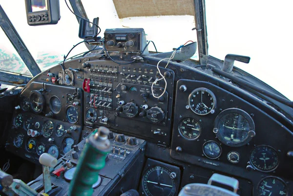 Antonov an-2 uçağın kokpit — Stok fotoğraf