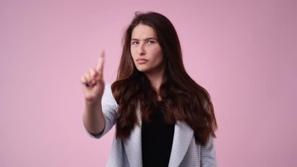 Vídeo Uma Garota Chateada Que Está Nervosa Mostra Não Ousar — Vídeo de Stock