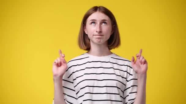 Video Young Woman Crossing Fingers Hoping Something Concept Hope — Stock Video