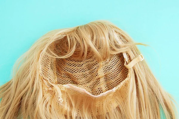 Women Wig Bangs Grid Fasteners Golden Blond Close Green Background — Stock Photo, Image