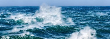 Okyanus dalgaları yüzey dokusu. Deniz köpüğü lekeli soyut mavi su arka planı. Yüksek kalite 3d illüstrasyon