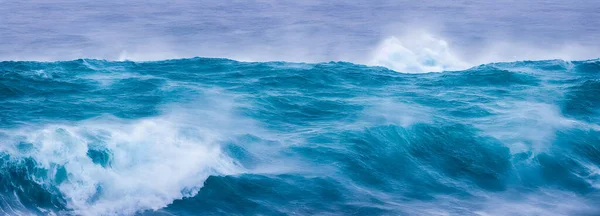海浪表面纹理 带浪花的蓝色水底 高质量3D插图 — 图库照片