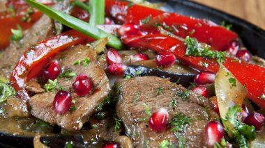 portre: sığır eti güveç bir yavaş-Ocak, hizmet vermeye hazır. ile pişmiş