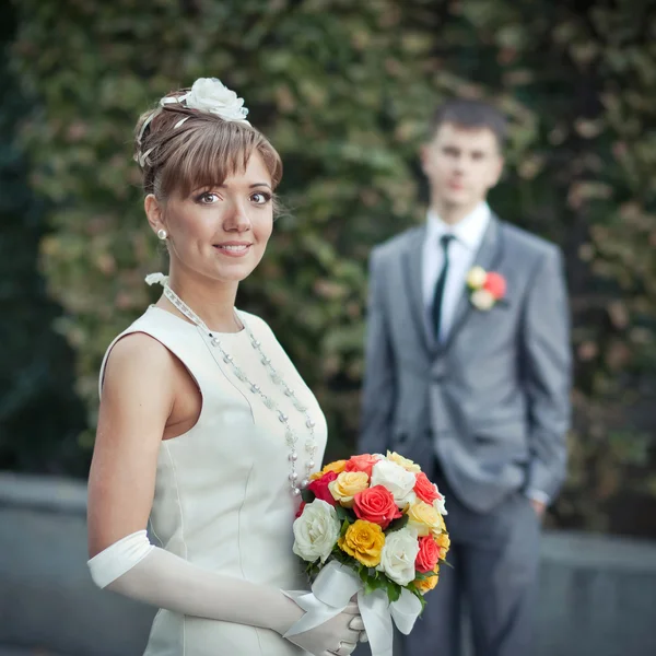 Mariée avec un bouquet — Photo