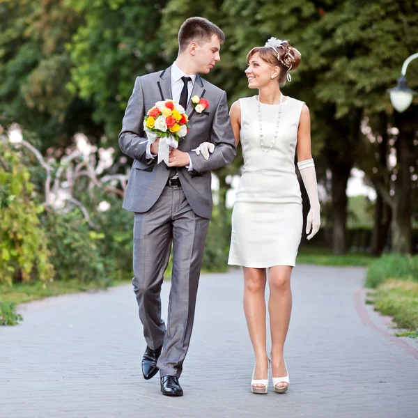 Beautiful bride and groom outdoors — Stock Photo, Image