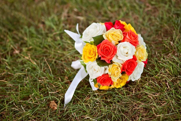 Wedding flowers - Wedding bouquet of yellow and white roses and — Stock Photo, Image