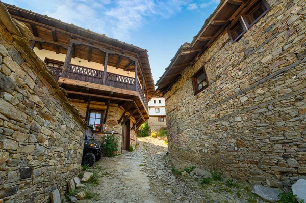 Vesnice Kovachevitsa Autentickými Domy Devatenáctého Století Blagoevgrad Region Bulharsko — Stock fotografie