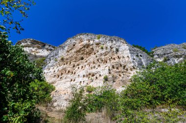 Bulgaristan 'da Trakya mezarlığı veya antik tapınak ve Kovan Kaya adında kutsal bir yer. 