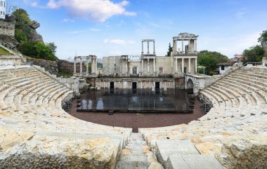 Bulgaristan 'ın Filibe kentindeki Amfitiyatro - Avrupa kültür başkenti 2019. Antik Roma tiyatrosu dramatik ve müzikal gösteriler için bir mekan. Dünyanın en eski şehirlerinden biri.