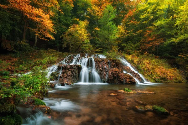 Schöner Wasserfall Dokuzak Strandzha Gebirge Bulgarien Herbst Wasserfall Wald Grüne — Stockfoto