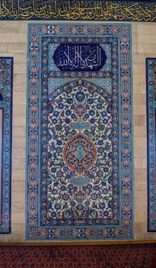 Adana, Hindi. Türkiye 'nin en büyük camilerinden biri olan Sabancı Merkez Camii' nin içi