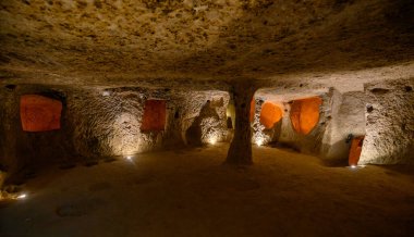 Kaymakli, Türkiye. Türkiye 'nin Kapadokya kentindeki antik çok katlı mağara kenti.
