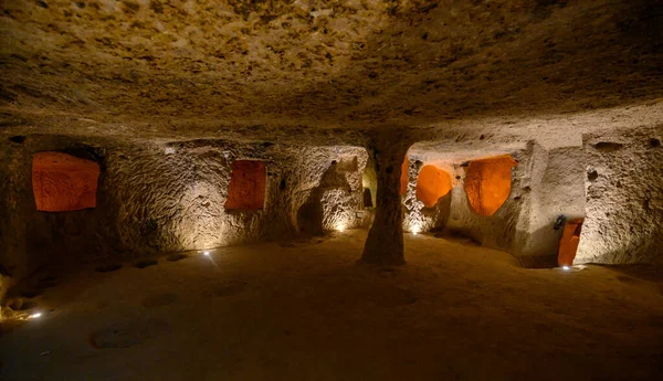 Kaymakli, Türkiye. Türkiye 'nin Kapadokya kentindeki antik çok katlı mağara kenti.