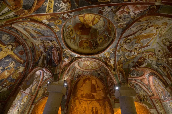 Goreme Capadócia Nevsehir Turquia Interior Igreja Caverna Com Sandálias Carkl — Fotografia de Stock