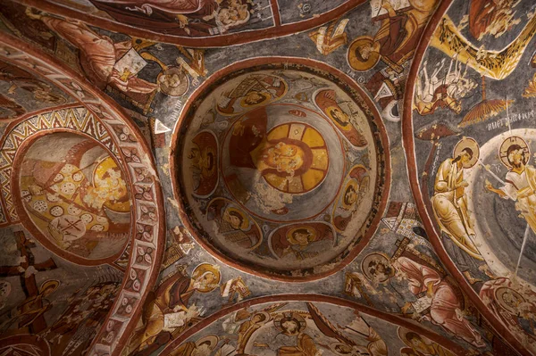 Goreme Cappadocia Nevsehir Turchia Interno Della Grotta Chiesa Con Sandali — Foto Stock