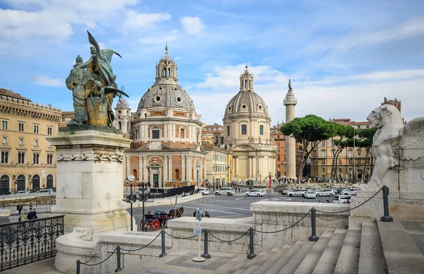 ローマ イタリア ロレートの聖マリア教会とサンティッシモ マリア フォロ トライアーノ教会 — ストック写真