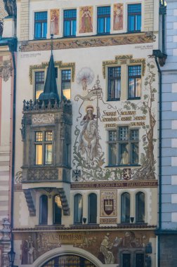 Prag, Çek Cumhuriyeti. Art Noveau güzel dekore edilmiş konut binası