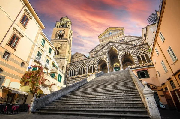 Zvonice Katedrály Amalfi Italské Amalfi Kostel Apoštola Svatého Ondřeje Římskokatolický — Stock fotografie