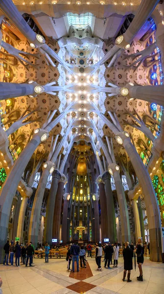 스페인 바르셀로나 2021 가우디 가설계 Sagrada Familia 스테인드글라스를 들어오는 — 스톡 사진