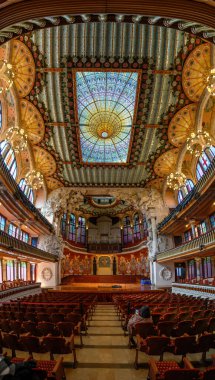 Barcelona, İspanya 'daki Katalan Müziği Sarayı. Palau de la Musica Catalana, Mimar Lluis Domenech i Montaner tarafından inşa edilmiş bir konser salonudur.