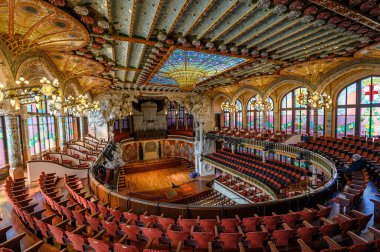 Barcelona, İspanya 'daki Katalan Müziği Sarayı. Palau de la Musica Catalana, Mimar Lluis Domenech i Montaner tarafından inşa edilmiş bir konser salonudur.