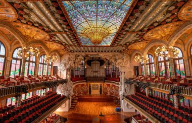 Barcelona, İspanya 'daki Katalan Müziği Sarayı. Palau de la Musica Catalana, Mimar Lluis Domenech i Montaner tarafından inşa edilmiş bir konser salonudur.
