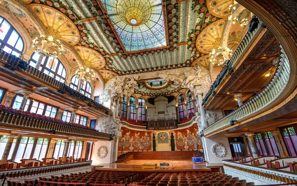 Barcelona, İspanya 'daki Katalan Müziği Sarayı. Palau de la Musica Catalana, Mimar Lluis Domenech i Montaner tarafından inşa edilmiş bir konser salonudur.
