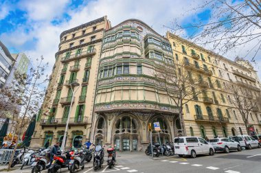 Comalat Hanesi (Casa Comalat), İspanya 'nın Barselona kentinde 1911 yılında Salvador Valeri tarafından inşa edilen modernist bir binadır.