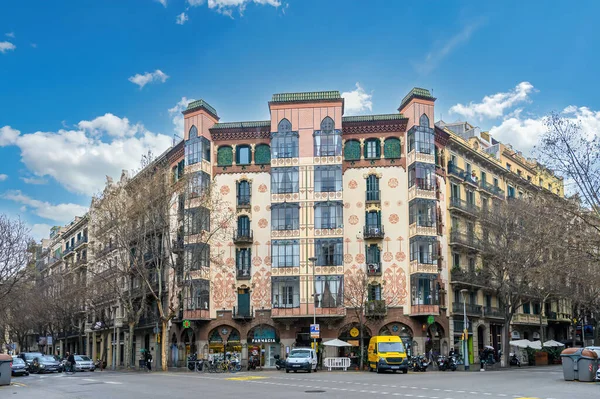 Βαρκελώνη Ισπανία Ένα Εξαιρετικό Παράδειγμα Όψιμης Πρόσοψης Του Μοντερνισμού Στη — Φωτογραφία Αρχείου