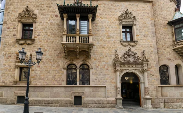 スペイン バルセロナのランブラ通りにおけるカタルーニャ地方行政機関又は地方評議会の建設 — ストック写真
