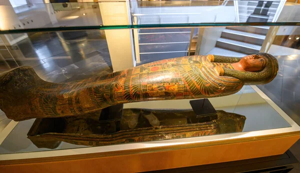 İspanya Barselona 'daki Antik Mısır Kültür Müzesi' ndeki eserler