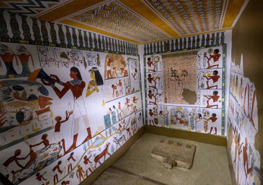 İspanya Barselona 'daki Antik Mısır Kültür Müzesi' ndeki eserler