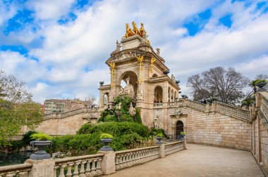 Cascada del Parc de la Ciutadella, Barcelona, İspanya. Çeşme ve anıt, 19. yüzyıl parkında bir kemer ve merkez Venüs heykeli ile birlikte.