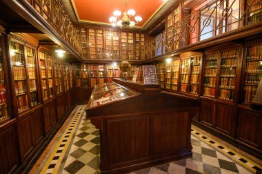 Barselona, İspanya. Eski güzel kütüphanenin içi Biblioteca Publica Arus