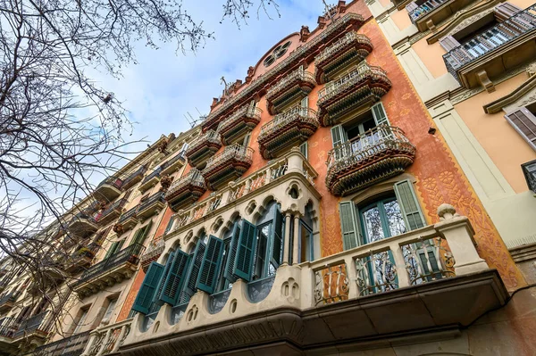 Excelente Exemplo Fachada Construção Modernismo Tardio Barcelona Espanha — Fotografia de Stock