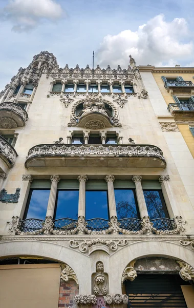 西班牙巴塞罗那 Casa Lleo Morera 是一座由著名的加泰罗尼亚建筑师多梅内奇 蒙太纳设计的建筑 — 图库照片