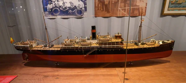 Barselona, İspanya. Denizcilik Müzesi 'ndeki gemi ve aksesuar modelleri