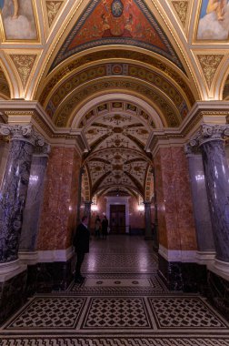 Budapeşte, Macaristan. Mimarın başyapıtlarından ve Avrupa 'nın en güzellerinden biri olarak kabul edilen Macar Kraliyet Opera Evi' nin içi..