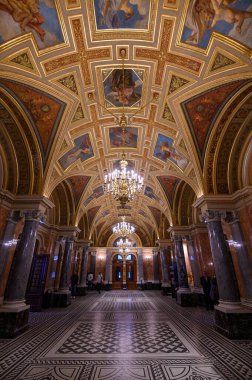 Budapeşte, Macaristan. Mimarın başyapıtlarından ve Avrupa 'nın en güzellerinden biri olarak kabul edilen Macar Kraliyet Opera Evi' nin içi..