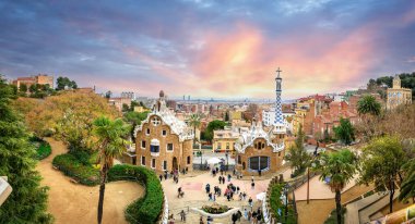 Barselona, İspanya 'da Park Guell' den görüldü. Park Antoni Gaudi tarafından inşa edildi. UNESCO Dünya Mirası Alanı