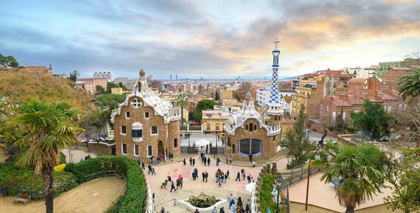 Barselona, İspanya 'da Park Guell' den görüldü. Park Antoni Gaudi tarafından inşa edildi. UNESCO Dünya Mirası Alanı