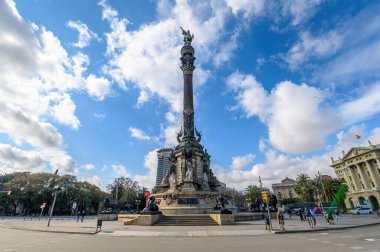 Barselona, İspanya. : Columbus Anıtı veya Kolon (Mirador de Colom), Kristof Kolomb 'un Amerika' ya ilk yolculuğu onuruna 60 metre yüksekliğinde bir anıttır.