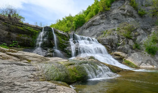 保加利亚Stara Planina山区Miikovska河上Ruhovtsi村地区的Hristovski瀑布 — 图库照片