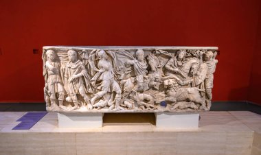 Barselona, İspanya - 12.05.2022. Katalan Arkeoloji Müzesi 'nin içi ve eserleri. 