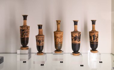 Barselona, İspanya - 12.05.2022. Katalan Arkeoloji Müzesi 'nin içi ve eserleri. 