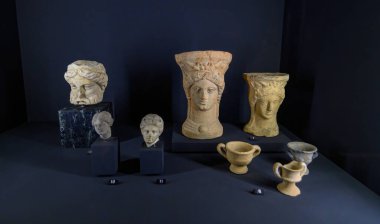 Barselona, İspanya - 12.05.2022. Katalan Arkeoloji Müzesi 'nin içi ve eserleri. 