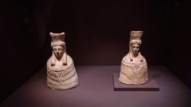 Barselona, İspanya - 12.05.2022. Katalan Arkeoloji Müzesi 'nin içi ve eserleri. 